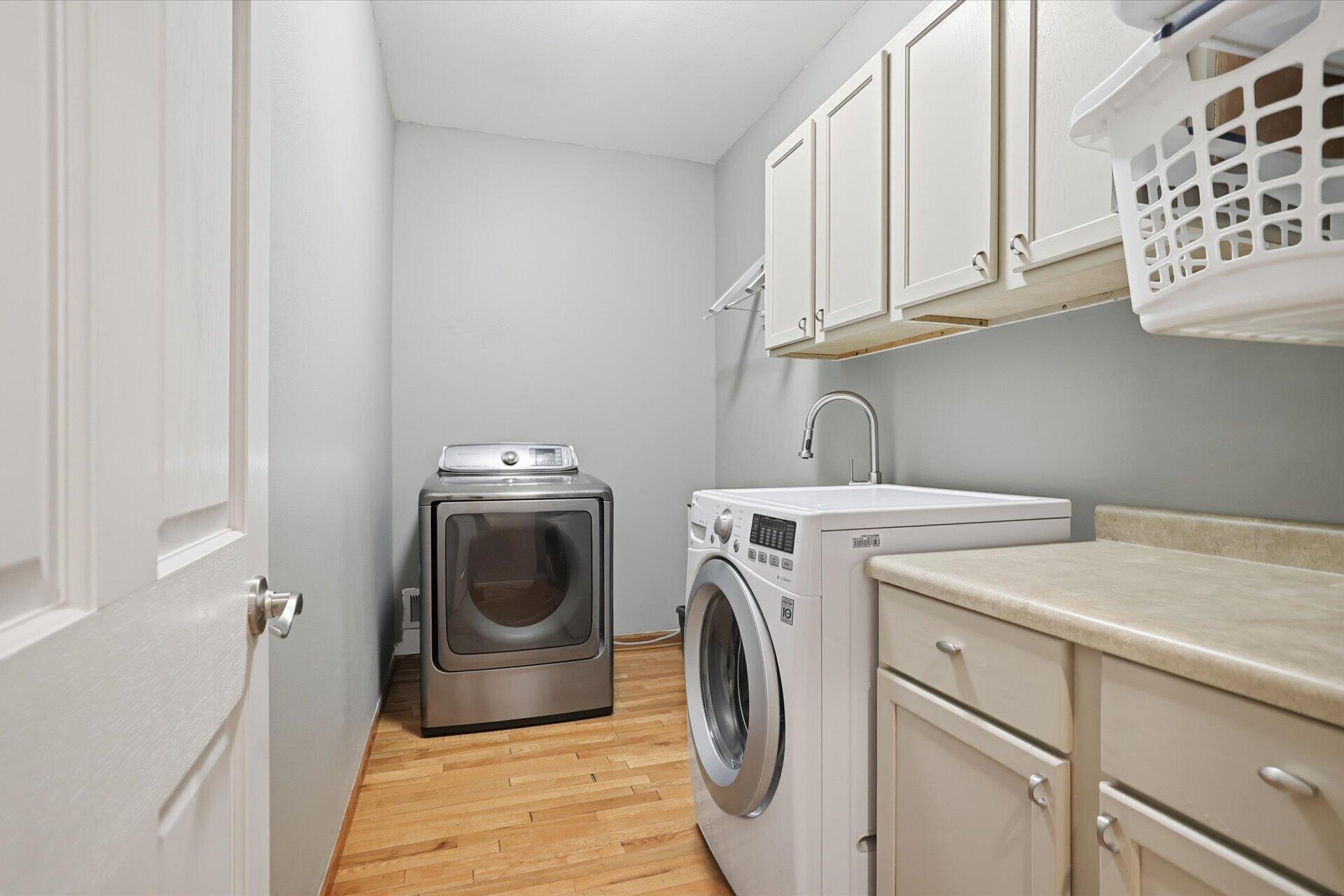 10038 North Cedarburg Road Mequon, WI 53092 - Photo 31 of 82 Laundry