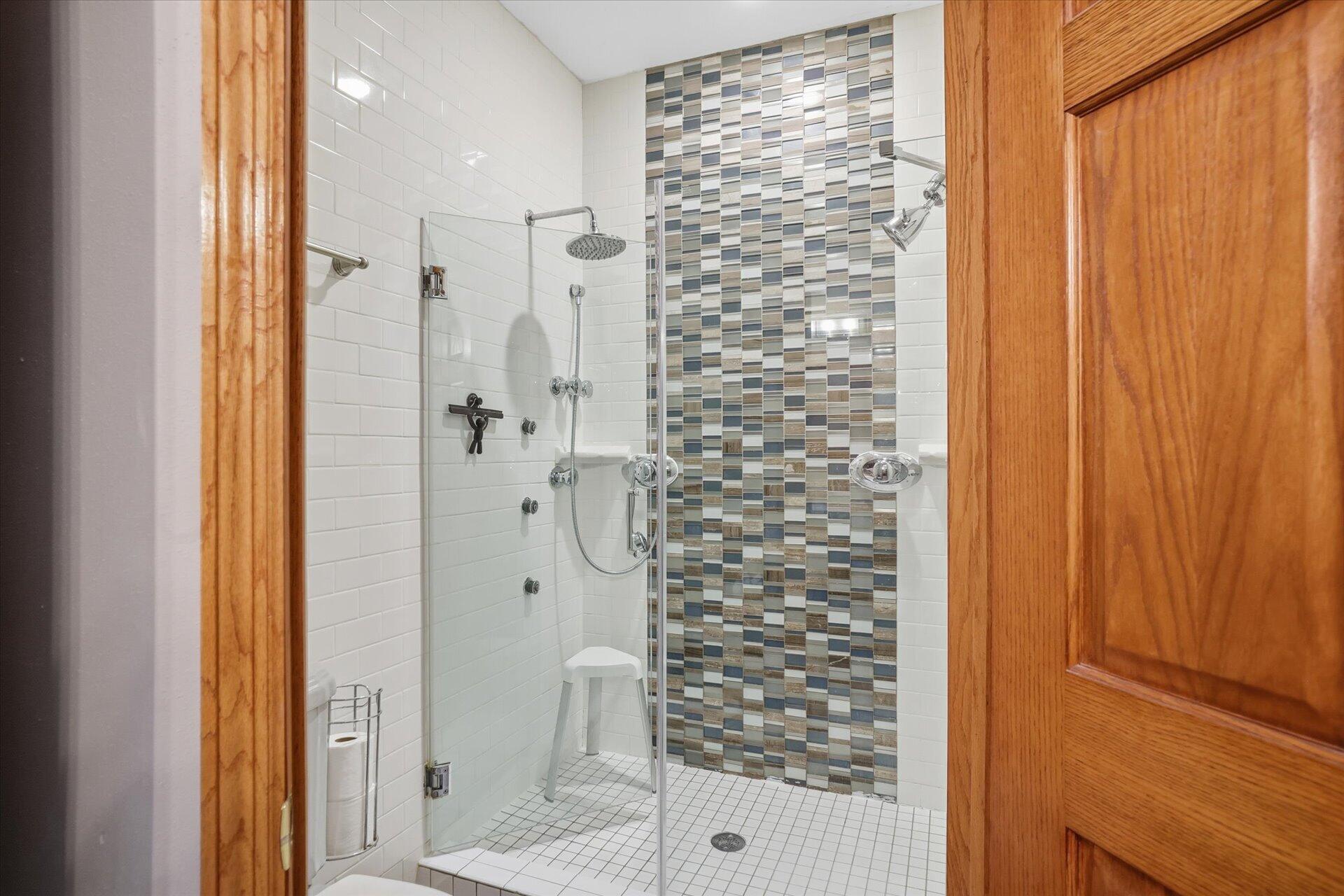 10038 North Cedarburg Road Mequon, WI 53092 - Photo 38 of 82 Ensuite