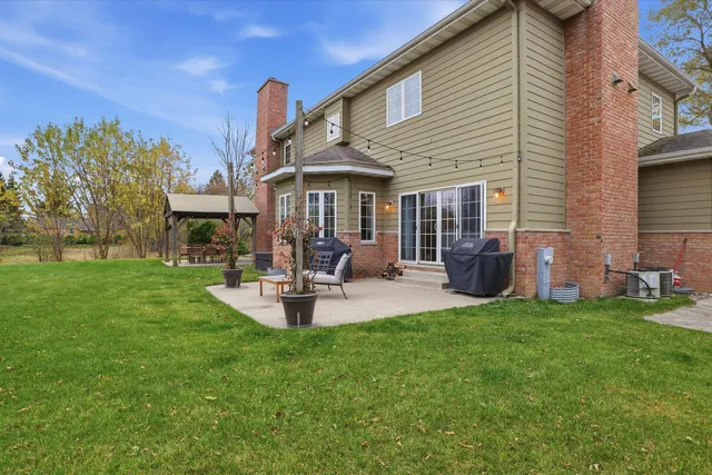 $799,000 | 10038 North Cedarburg Road, Mequon, WI 53092