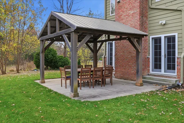 $799,000 | 10038 North Cedarburg Road, Mequon, WI 53092