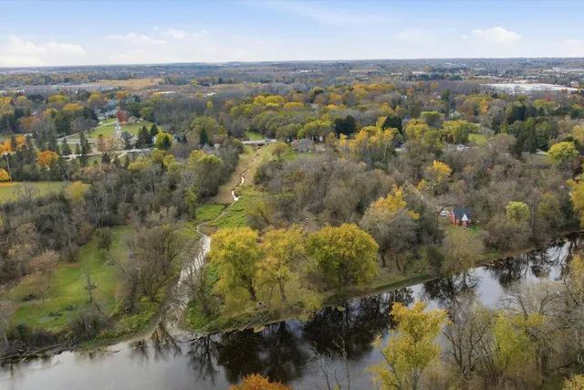 $799,000 | 10038 North Cedarburg Road, Mequon, WI 53092