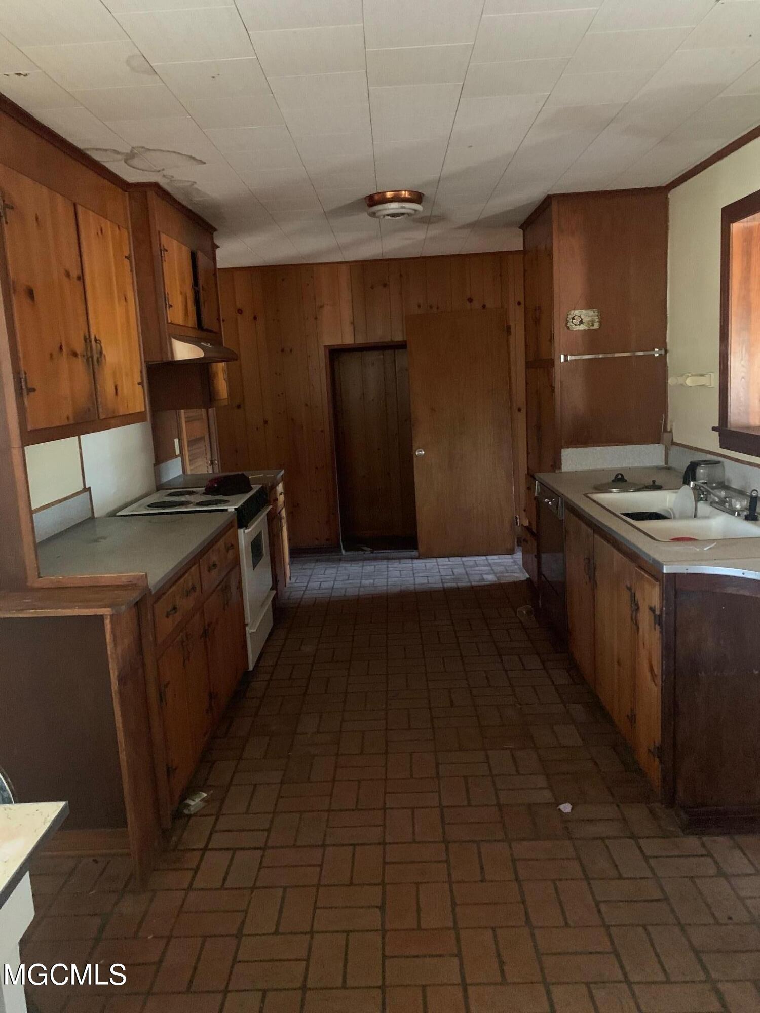 16148 Robinson Road Gulfport, MS 39503 - Photo 6 of 17 IMG_4543