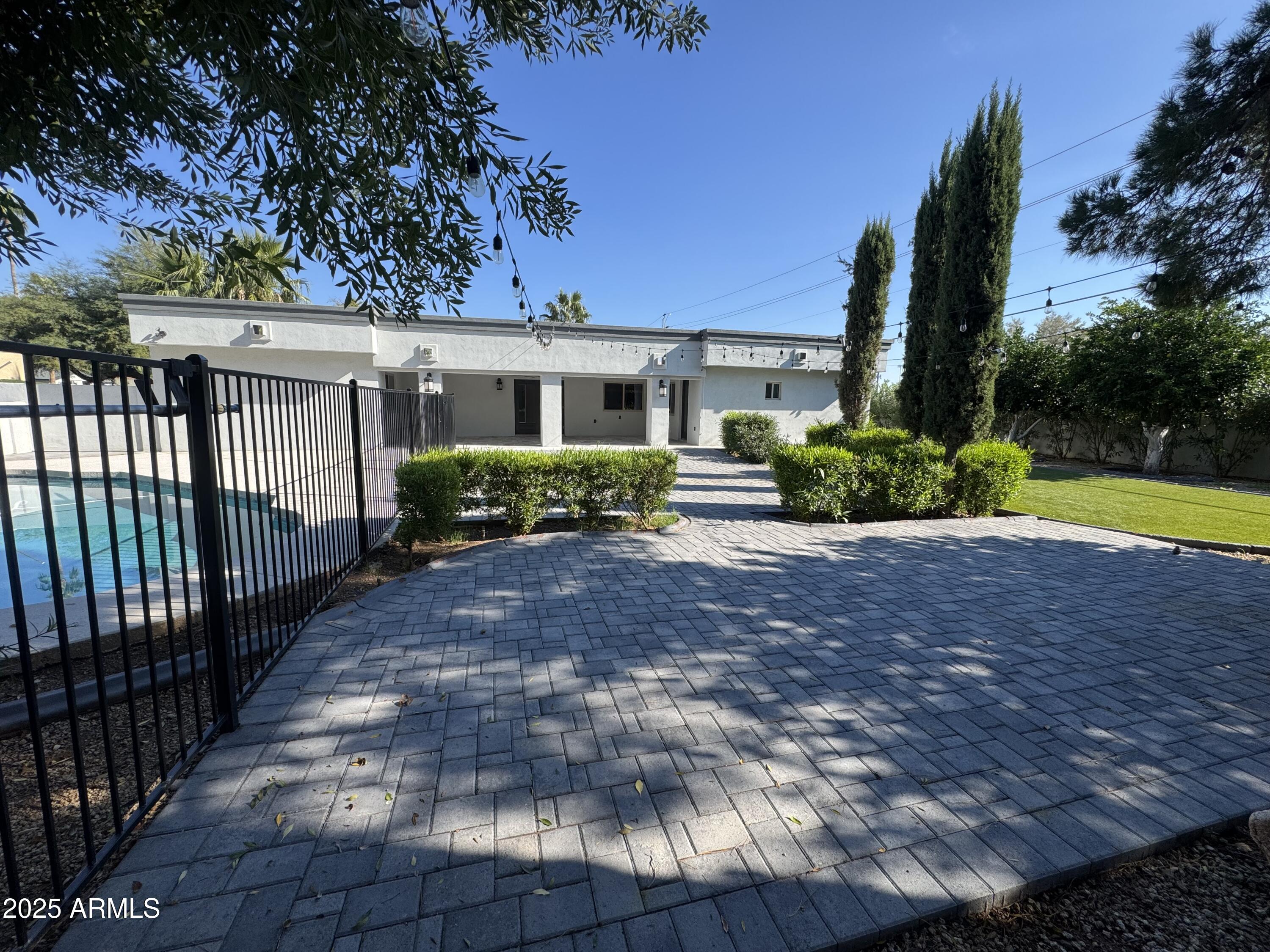 15402 North 57th Street Scottsdale, AZ 85254 - Photo 35 of 35 a front view of a house with garden