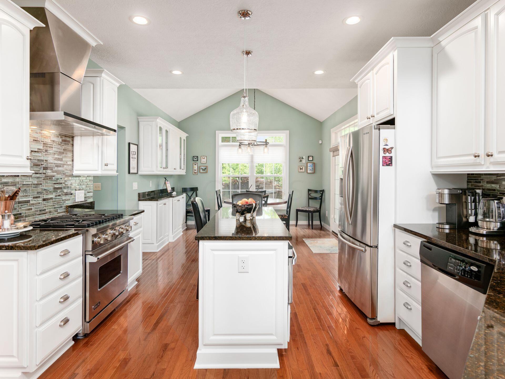 154 Quailrun Road Thornville, OH 43076 - Photo 24 of 89 Kitchen w/ SS appliances