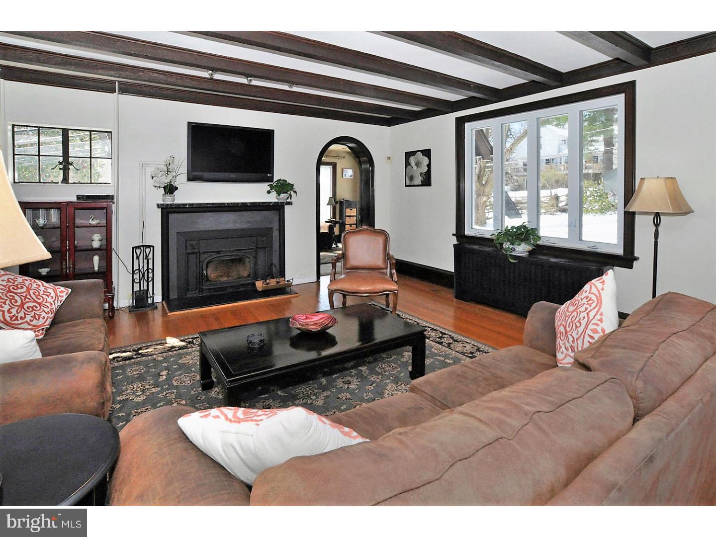 714 Wyndale Road Jenkintown, PA 19046 - Photo 2 of 25 Living Room