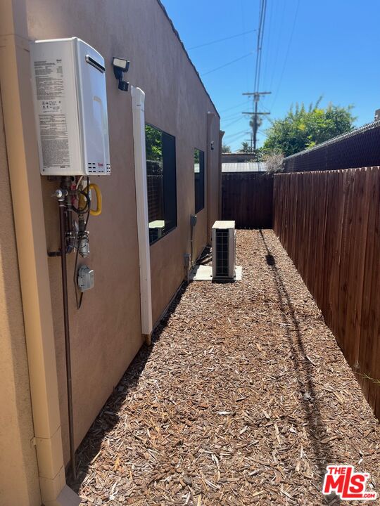 2807 Buckingham Road, Unit 1/2 Los Angeles, CA 90016 - Photo 10 of 10 a view of balcony with furniture
