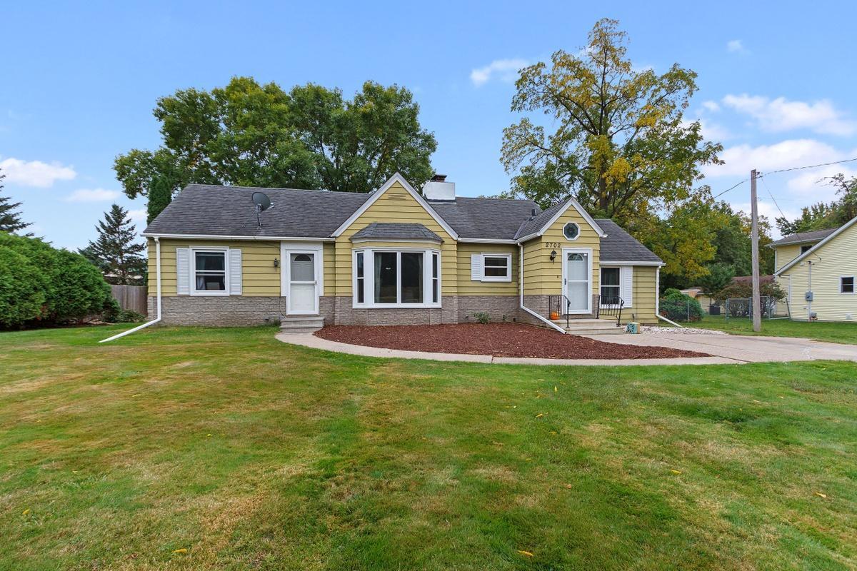 2702 Stillwater Road East Maplewood, MN 55119 - Photo 1 of 1 Gallery Image 1