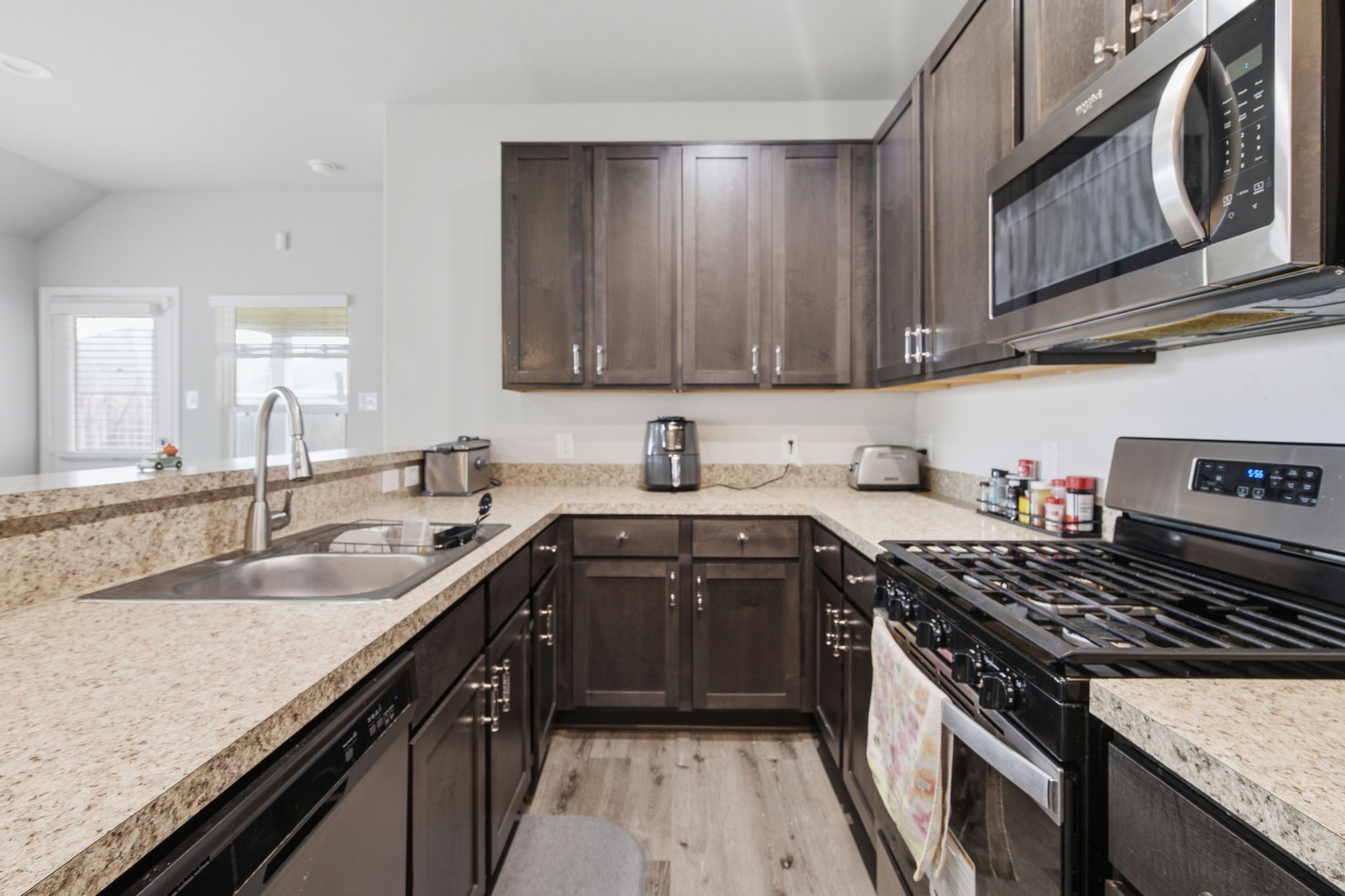 5315 Brooklyn Rose Drive Rosharon, TX 77583 - Photo 4 of 12 Gallery Image 4