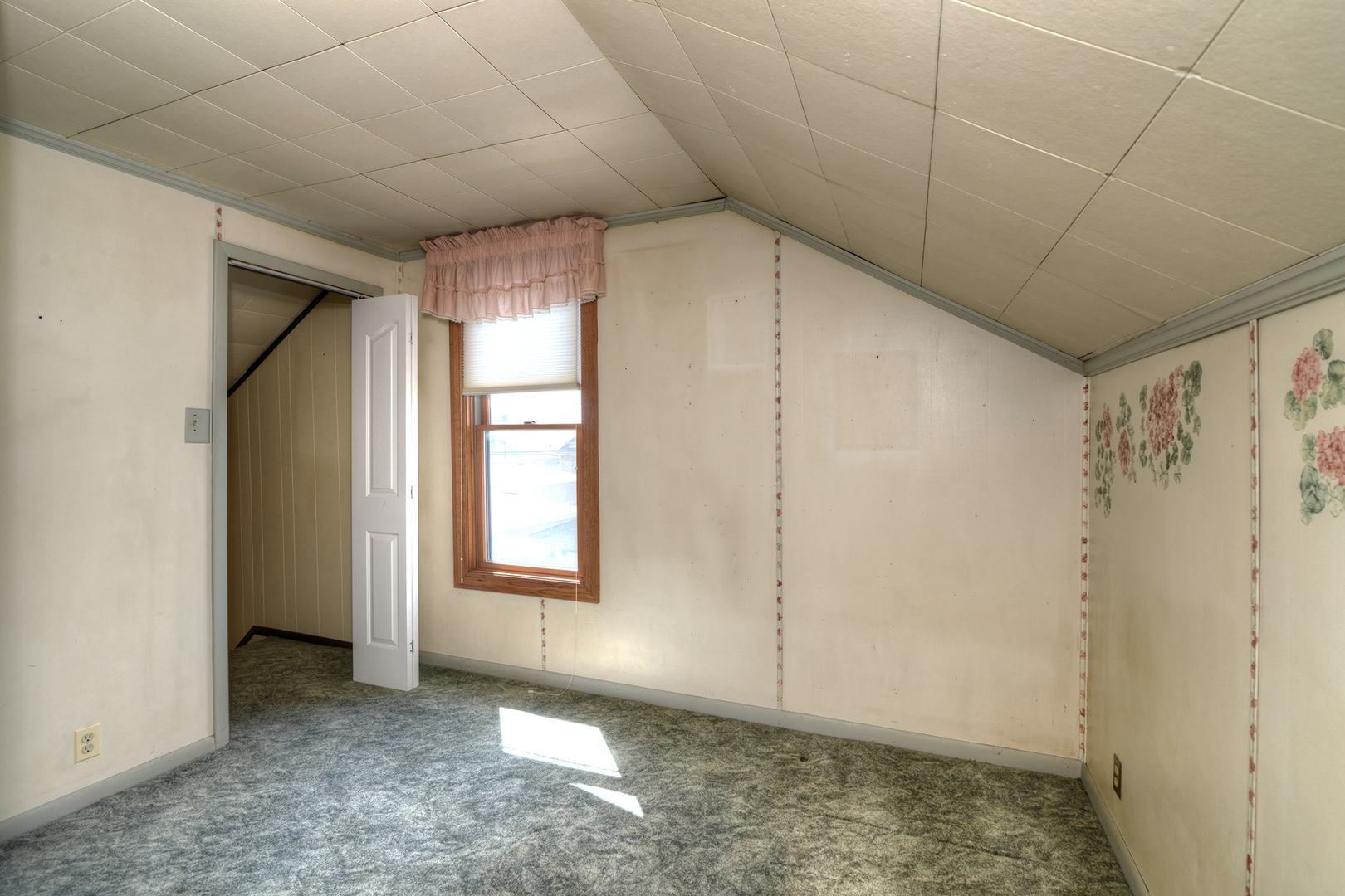 4162 Blanchan Avenue Brookfield, IL 60513 - Photo 31 of 39 a view of an empty room and window