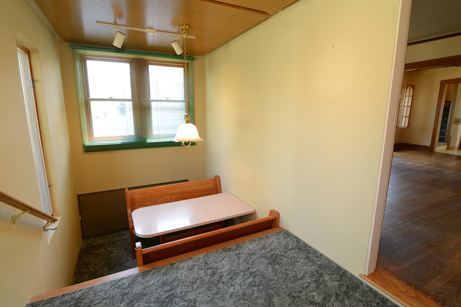 4162 Blanchan Avenue Brookfield, IL 60513 - Photo 8 of 39 a room with chair and a window