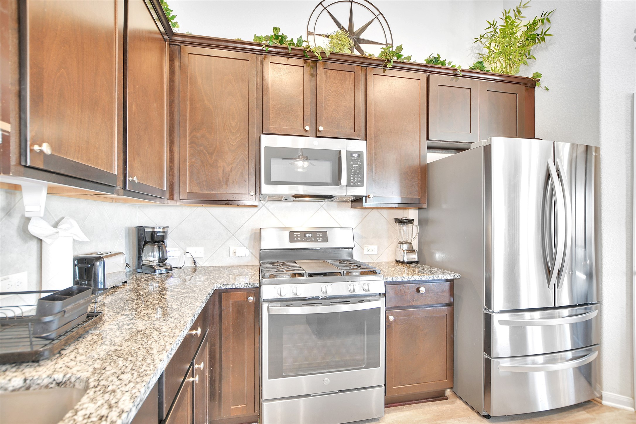 27 Montecito Lane Manvel, TX 77578 - Photo 21 of 49 a kitchen with granite countertop a refrigerator stove top oven and sink