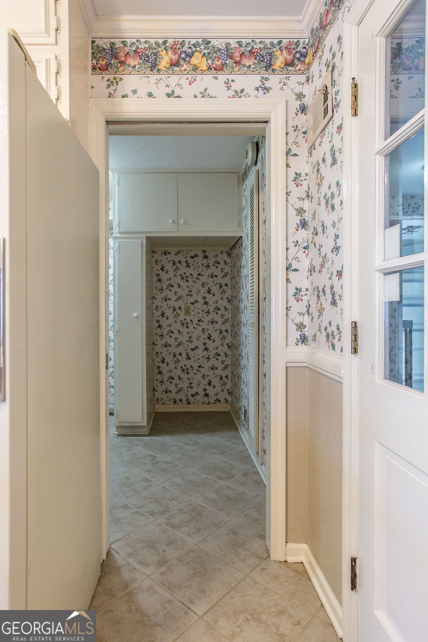 402 Preston Street Waycross, GA 31501 - Photo 13 of 43 a view of a hallway with entryway