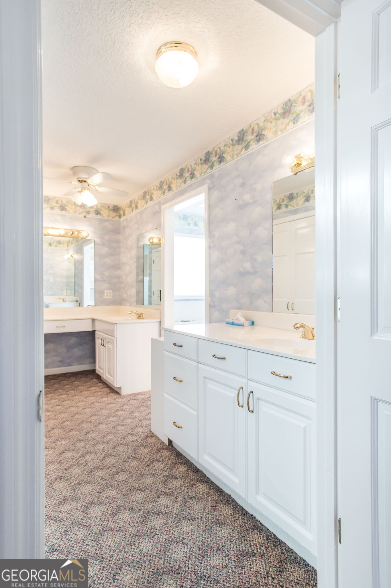 402 Preston Street Waycross, GA 31501 - Photo 29 of 43 a spacious bathroom with a double vanity sink a mirror and a bathtub