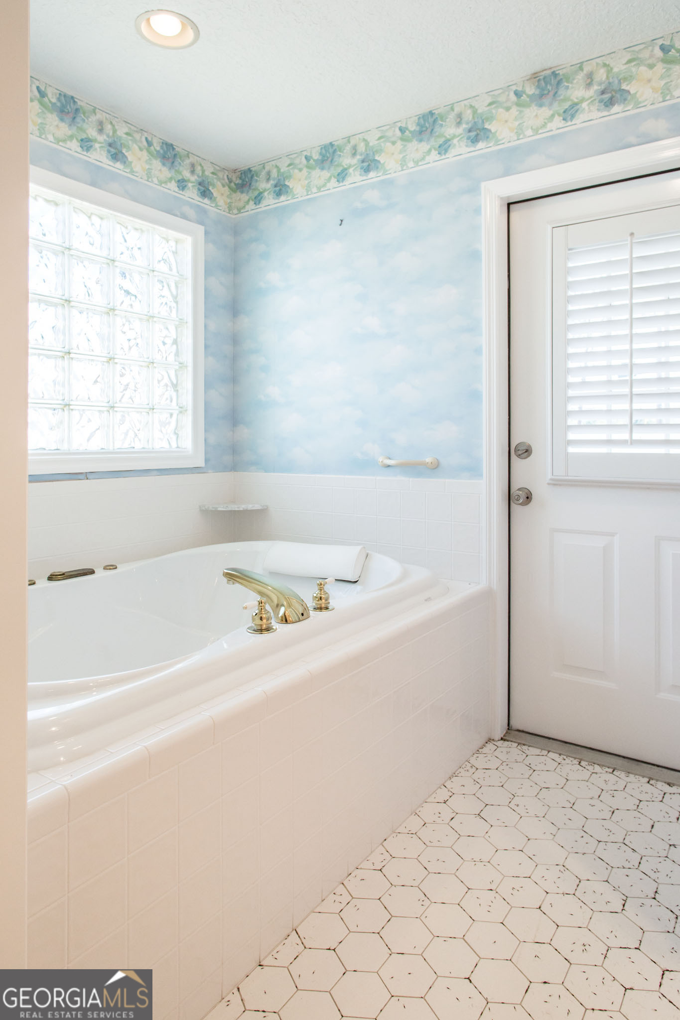 402 Preston Street Waycross, GA 31501 - Photo 33 of 43 a bathroom with a bathtub and a shower
