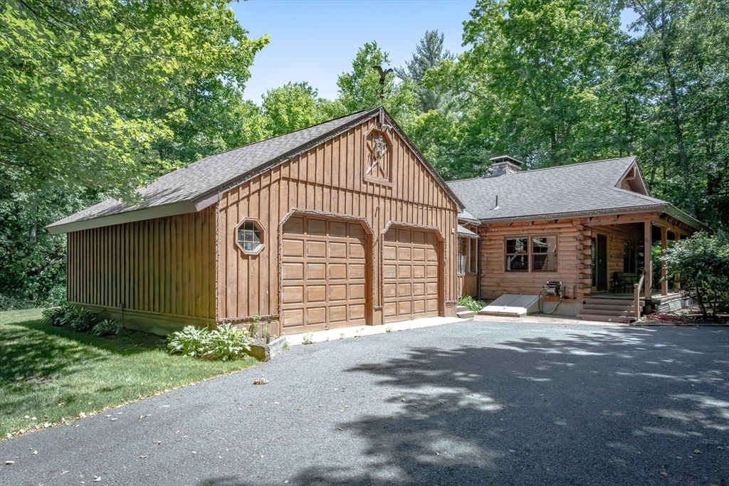 457 Montgomery Road Westfield, MA 01085 - Photo 3 of 38
