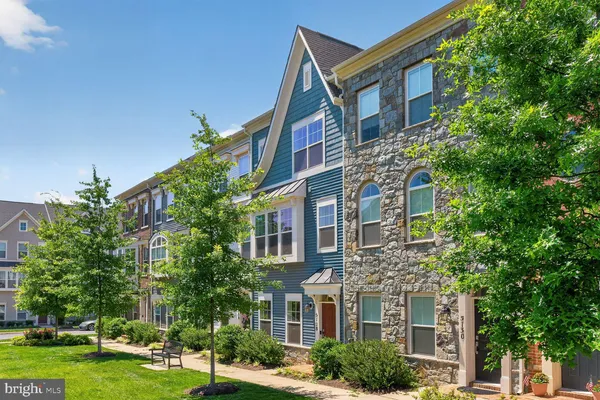 $775,000 | 5128 Ridgeview Retreat Drive, Chantilly, VA 20151