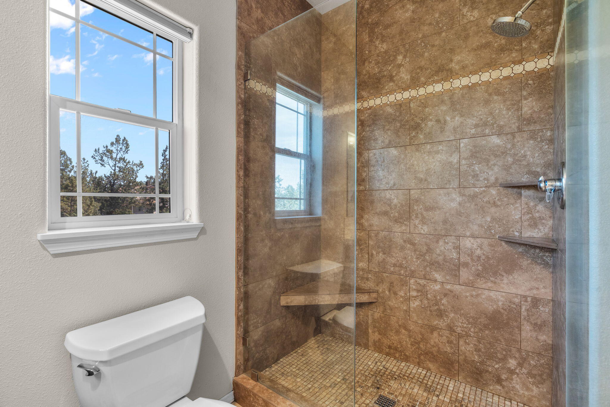 505 Southeast Rancho Lane Madras, OR 97741 - Photo 29 of 72 Primary bathroom