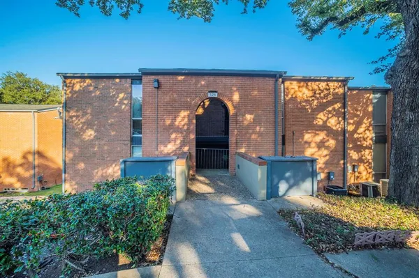 $110,000 | 526 E Avenue, Unit C, Grand Prairie, TX 75050