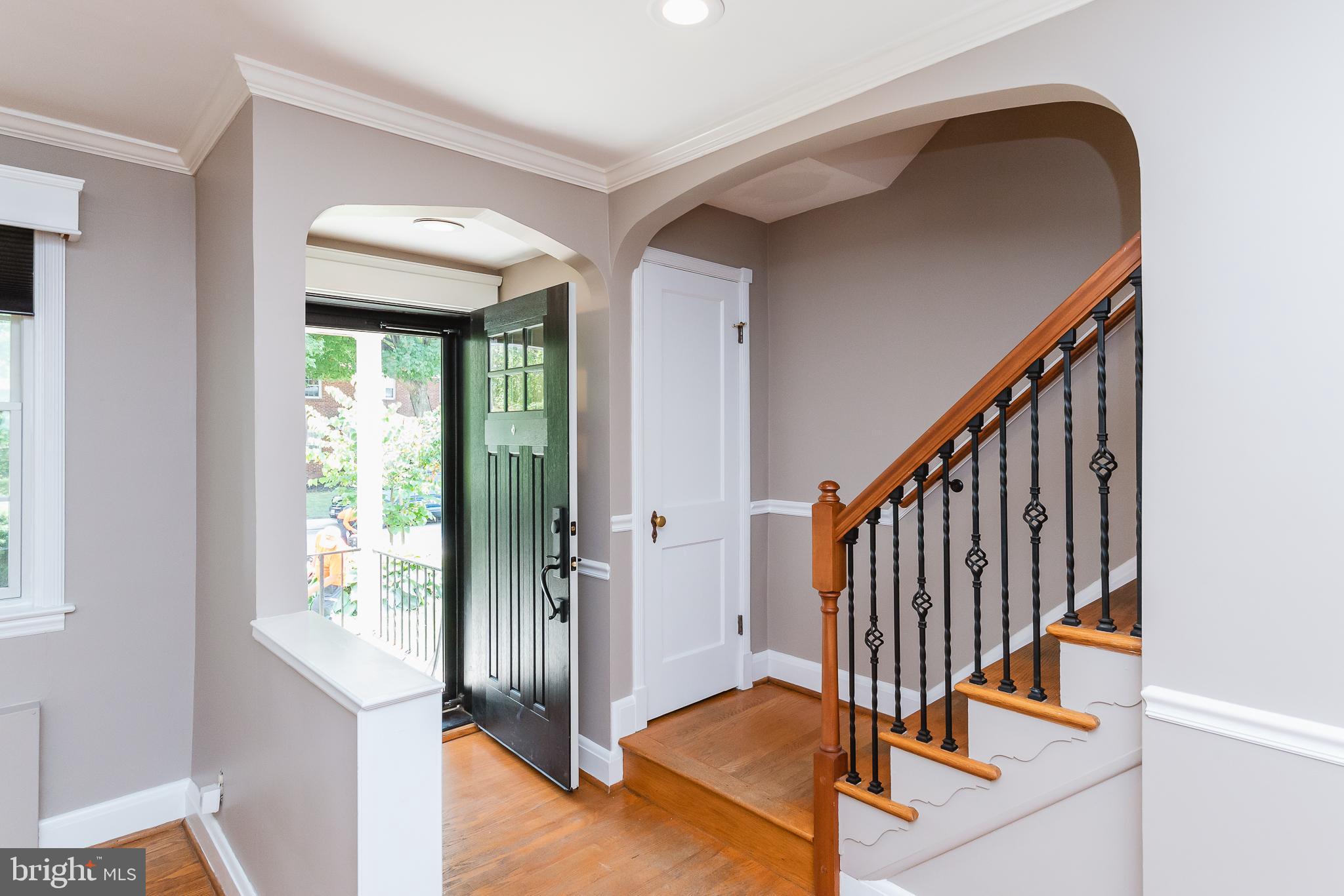 84 Dunkirk Road Baltimore, MD 21212 - Photo 3 of 56 Foyer. Wood flooring.