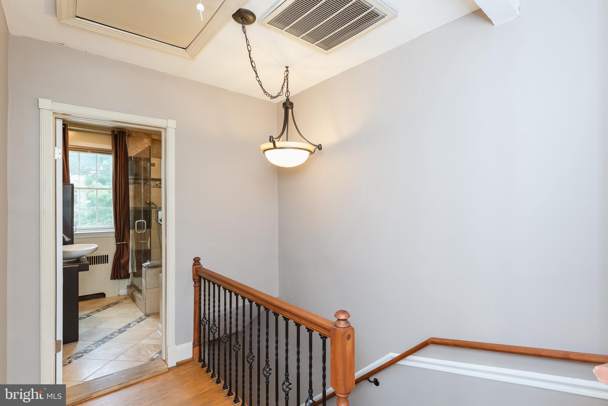 84 Dunkirk Road Baltimore, MD 21212 - Photo 22 of 56 Second level landing hall freshly painted.