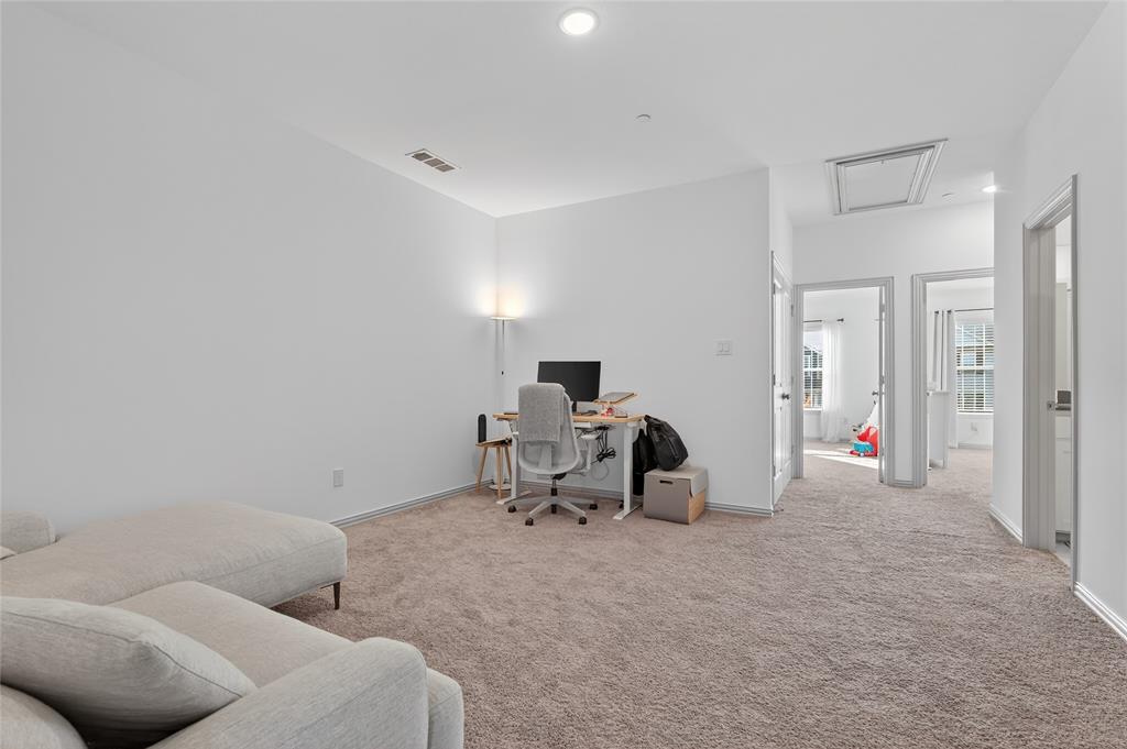 9000 Phoebe Road Frisco, TX 75035 - Photo 18 of 27 a living room with furniture