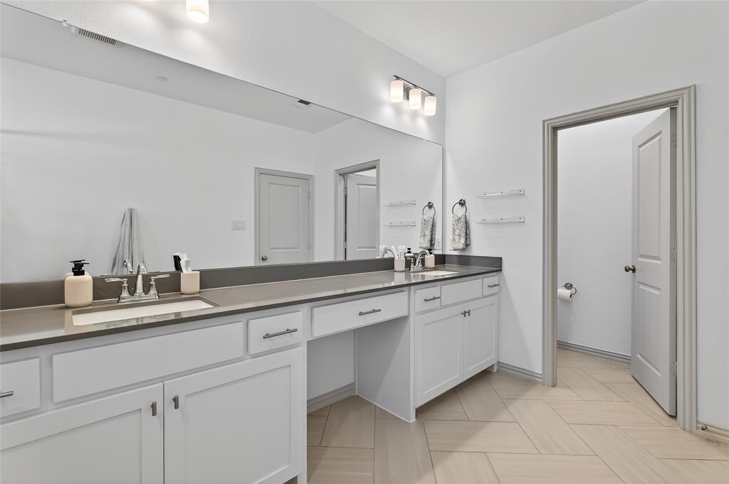 9000 Phoebe Road Frisco, TX 75035 - Photo 23 of 27 a bathroom with a sink and a mirror