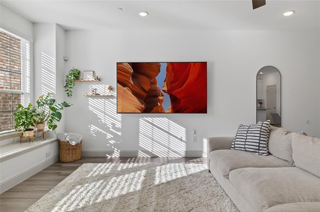 9000 Phoebe Road Frisco, TX 75035 - Photo 7 of 27 a living room with furniture and flowers