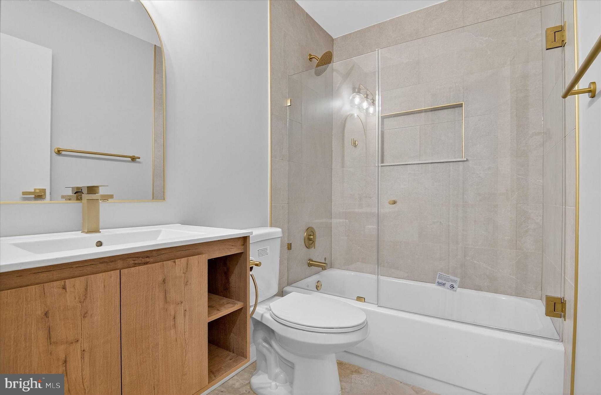 10502 Oronoco Lane Manassas, VA 20109 - Photo 31 of 37 a bathroom with a sink a toilet and shower