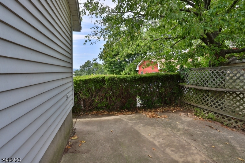 39 Chestnut Street Wallington, NJ 07057 - Photo 6 of 21