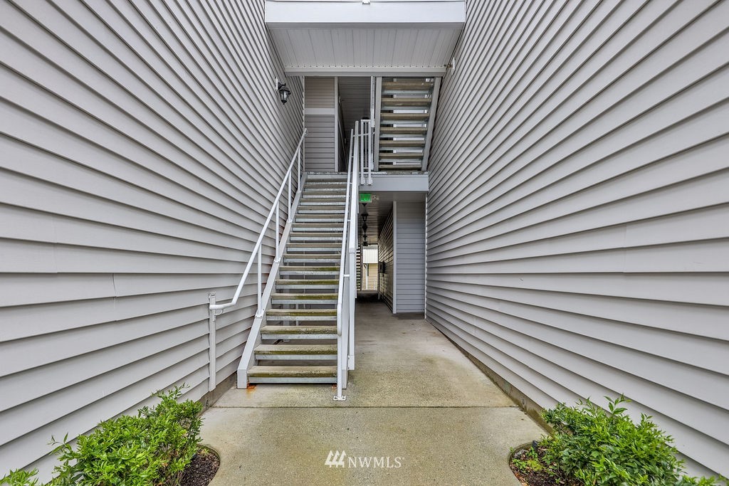 14915 38th Drive Southeast, Unit 1027 Bothell, WA 98012 - Photo 3 of 26 Gallery Image 3