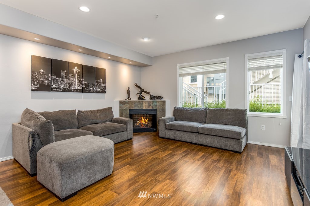 14915 38th Drive Southeast, Unit 1027 Bothell, WA 98012 - Photo 4 of 26 Gallery Image 4