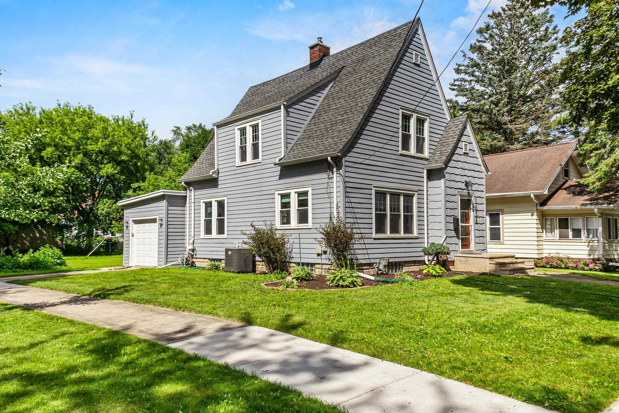 1034 West Lorain Street Appleton, WI 54914 - Photo 2 of 23