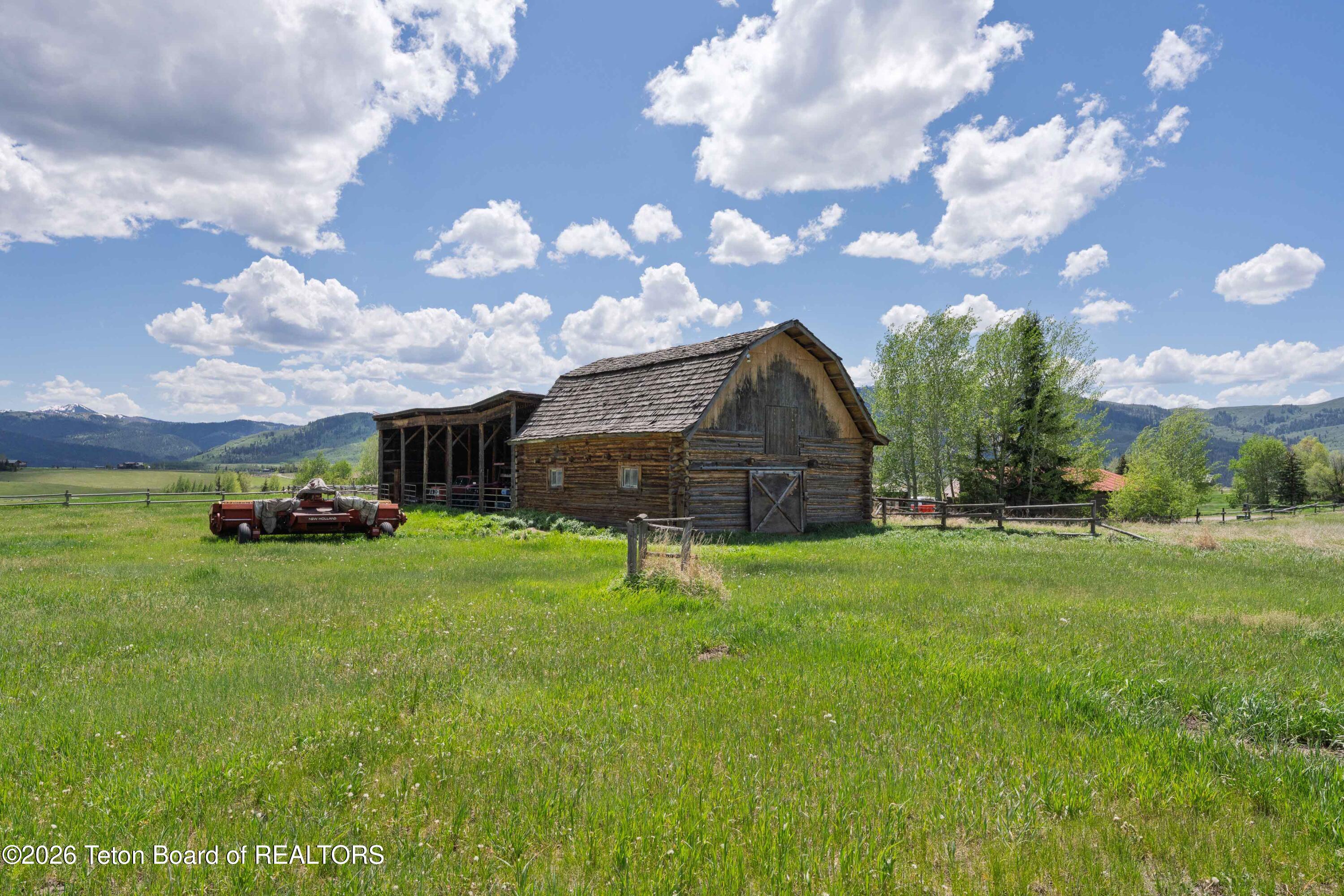 2050 East Snowberry Road Jackson, WY 83001 - Photo 12 of 14 MLS_Snowberry_JGPhoto-33