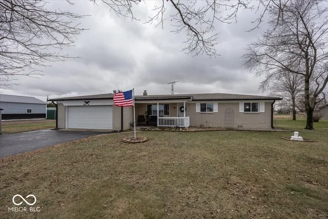 $298,900 | 657 West Brookville Road, Fountaintown, IN 46130