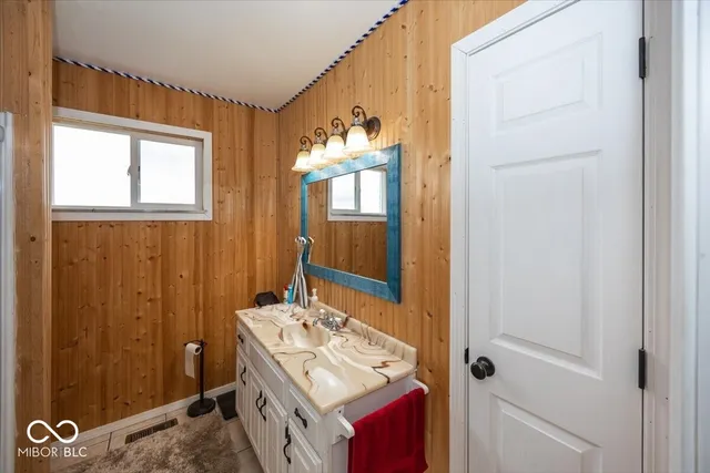 $298,900 | 657 West Brookville Road, Fountaintown, IN 46130