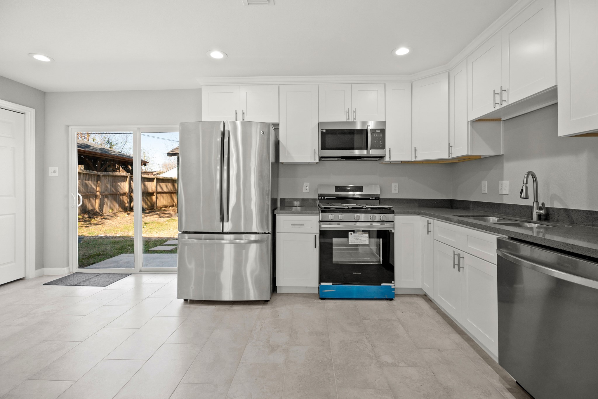 5123 Ridgeway Drive Houston, TX 77033 - Photo 6 of 21 The dining and kitchen areas are seamlessly connected.