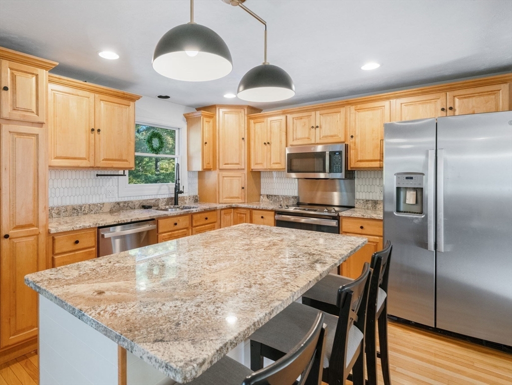 26 Thomas Road Berkley, MA 02779 - Photo 8 of 40 Gallery Image 8