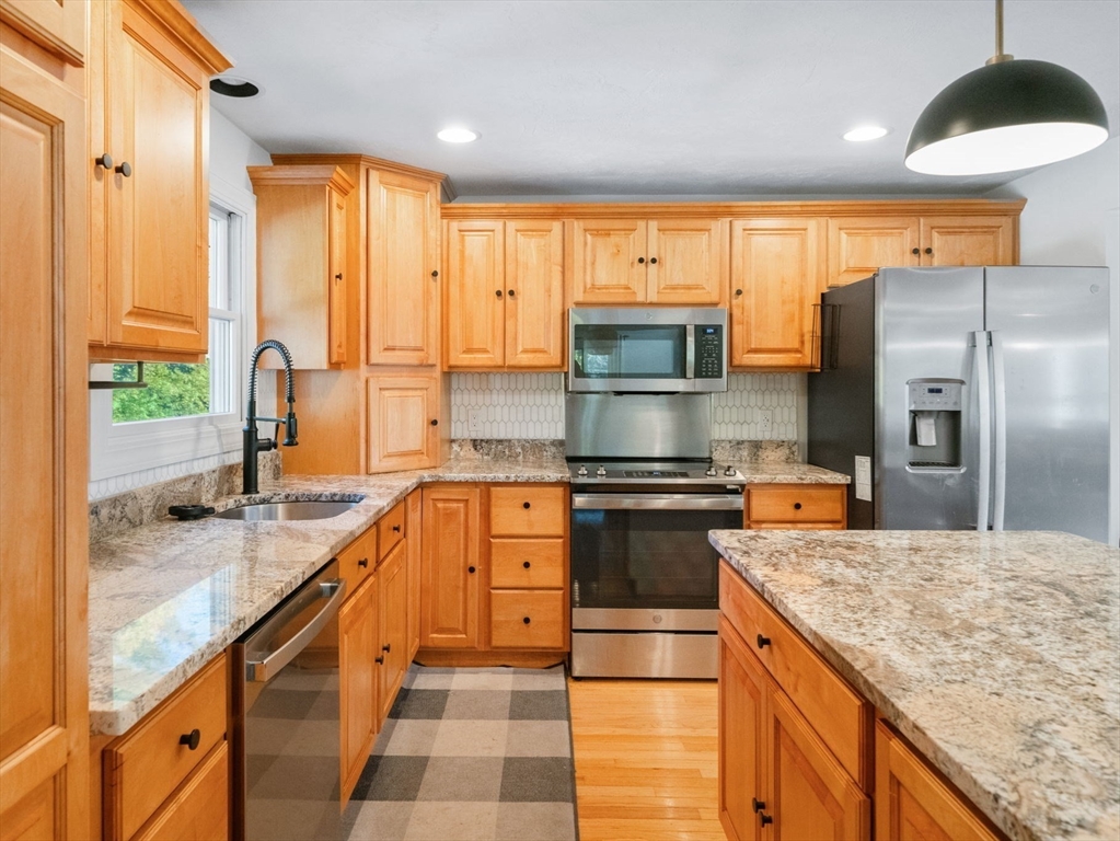 26 Thomas Road Berkley, MA 02779 - Photo 9 of 40 Gallery Image 9