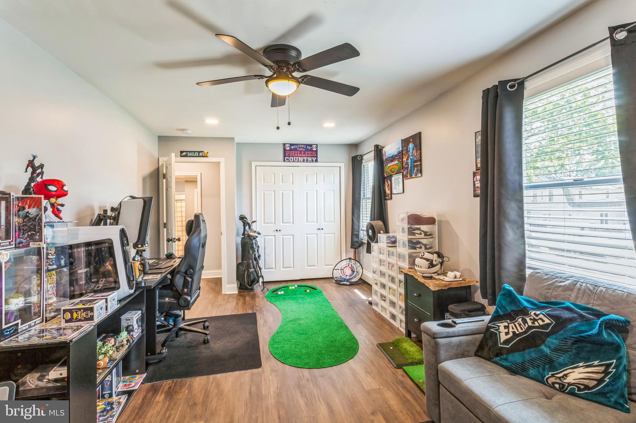 414 Delaware Avenue Croydon, PA 19021 - Photo 30 of 34 a living room with furniture