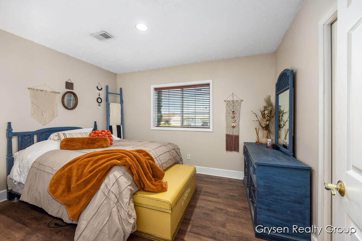 8650 Belding Road Northeast Rockford, MI 49341 - Photo 24 of 43 IMG_1025