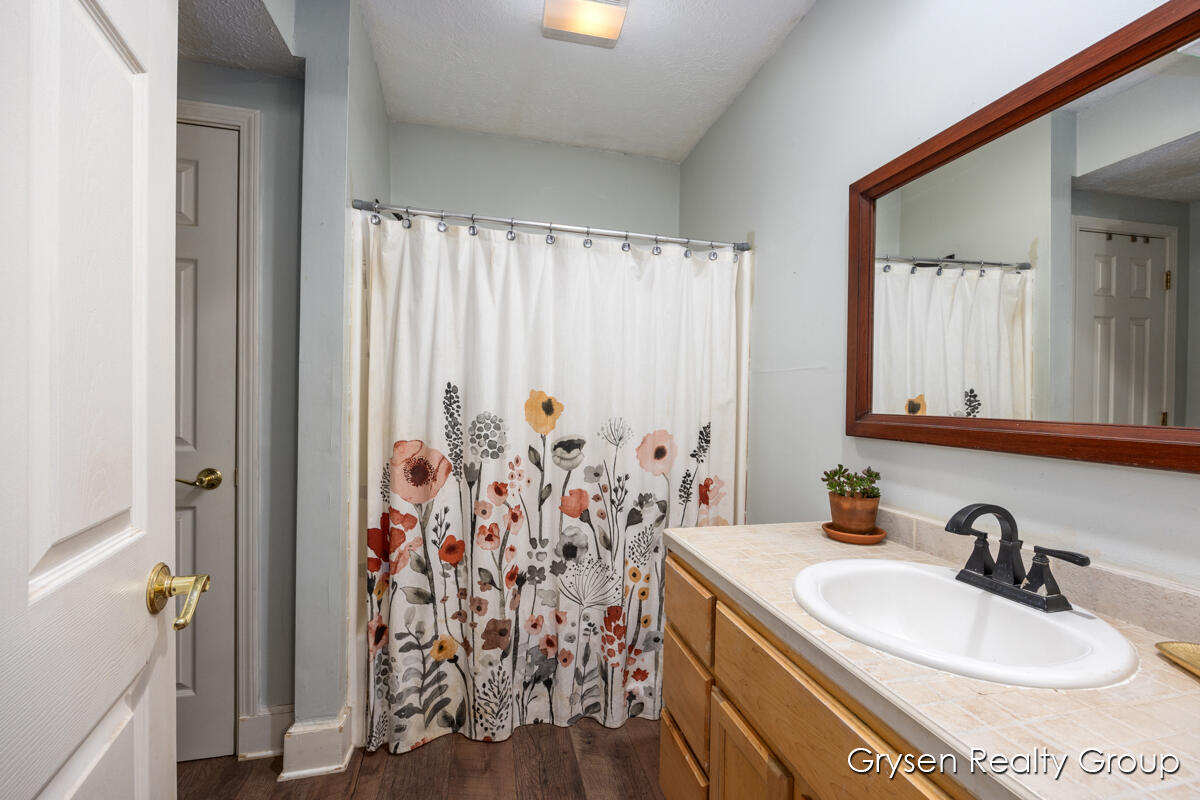 8650 Belding Road Northeast Rockford, MI 49341 - Photo 25 of 43 IMG_1026