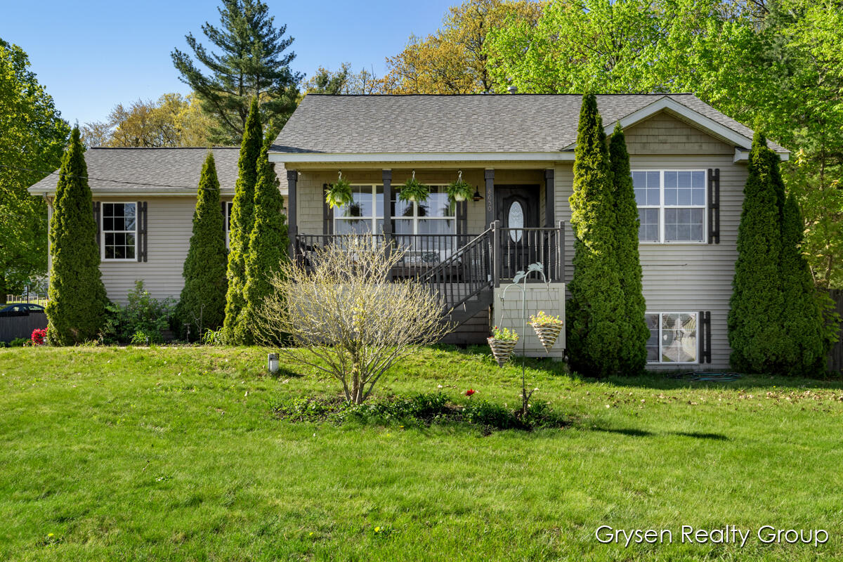 8650 Belding Road Northeast Rockford, MI 49341 - Photo 3 of 43 IMG_1000