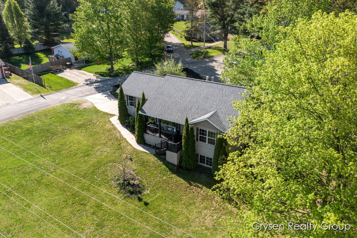 8650 Belding Road Northeast Rockford, MI 49341 - Photo 36 of 43 IMG_1039