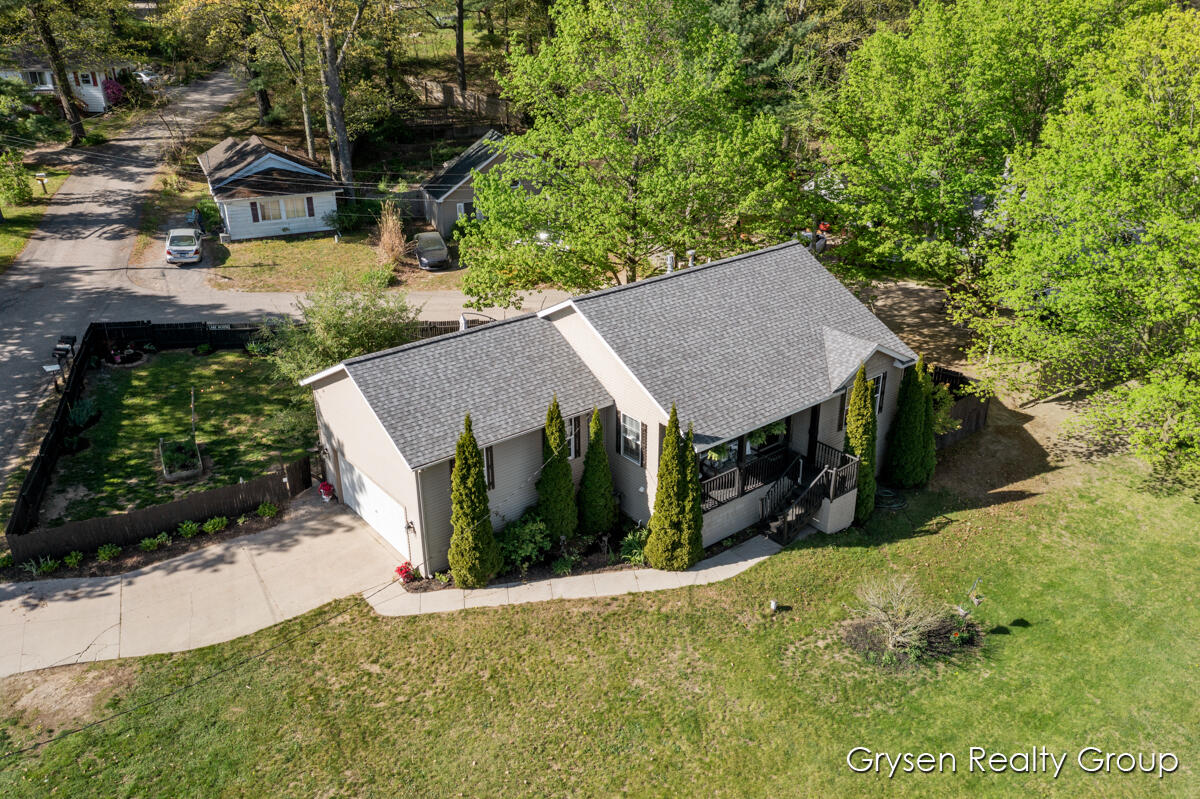 8650 Belding Road Northeast Rockford, MI 49341 - Photo 37 of 43 IMG_1040