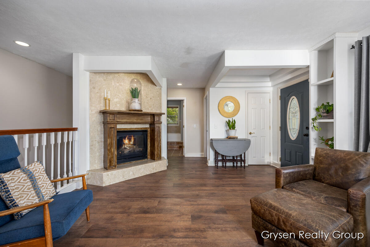 8650 Belding Road Northeast Rockford, MI 49341 - Photo 7 of 43 IMG_1006