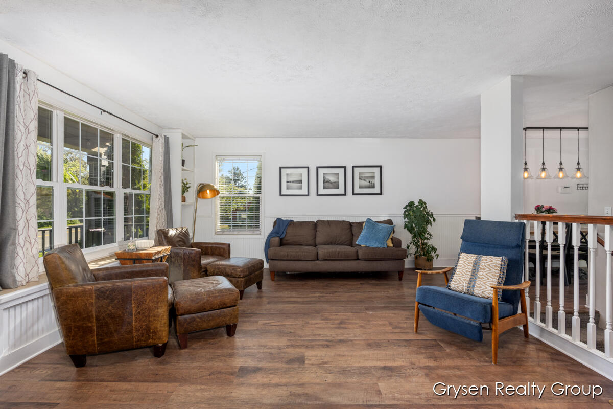 8650 Belding Road Northeast Rockford, MI 49341 - Photo 9 of 43 IMG_1009