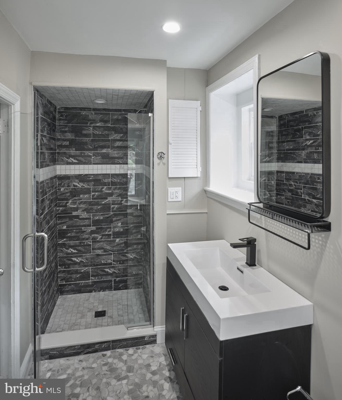 6538 Lower York Road New Hope, PA 18938 - Photo 33 of 63 Full bathroom off kitchen