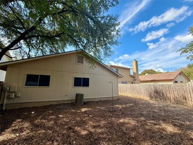 $1,800 | 10611 Archdale Drive, Austin, TX 78748