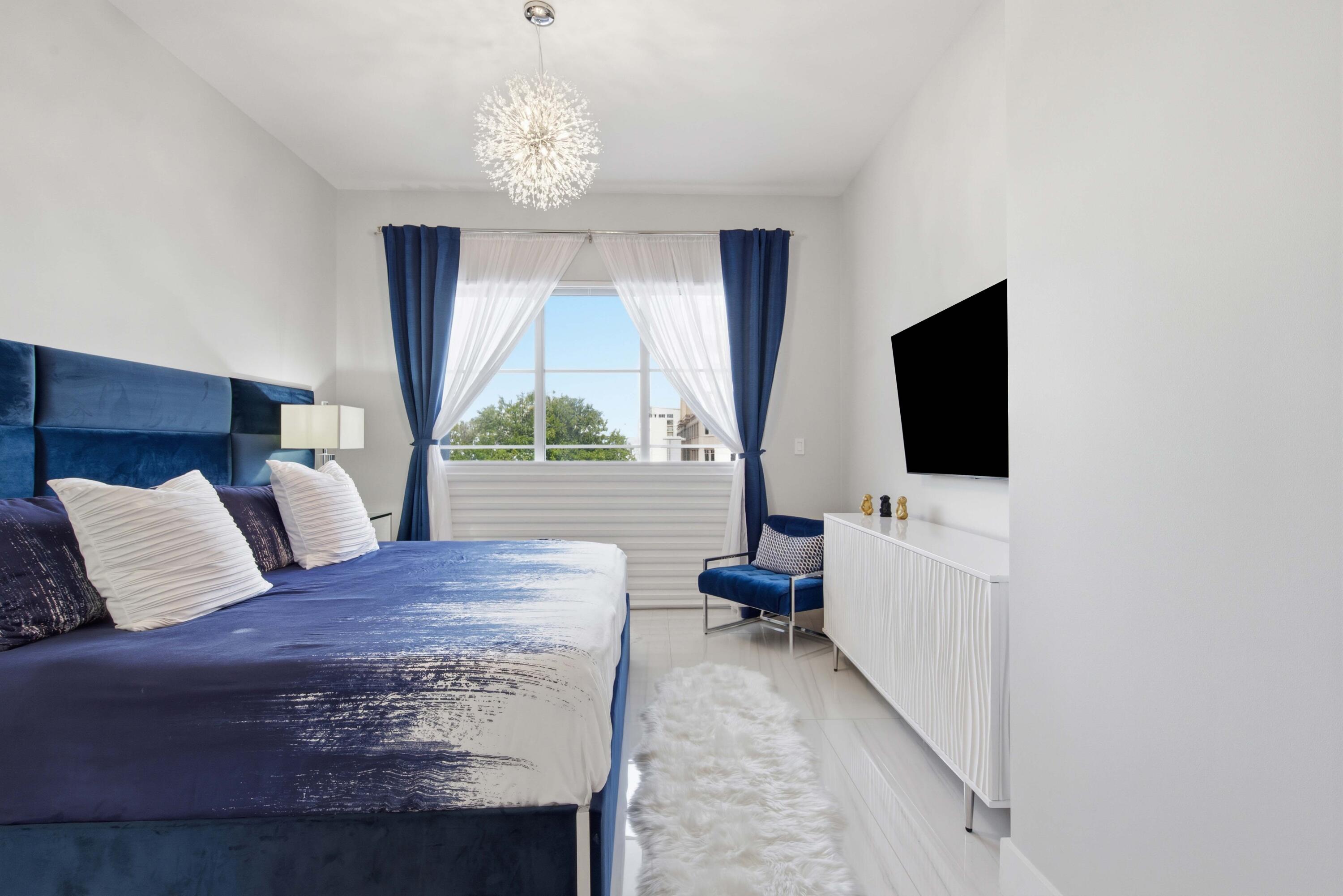 155 East Boca Raton Road, Unit 313 Boca Raton, FL 33432 - Photo 29 of 72 a living room with furniture and a flat screen tv