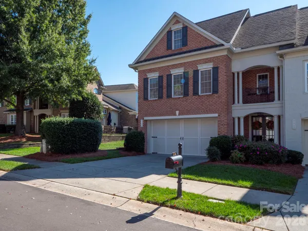 $829,900 | 11724 Easthampton Circle, Charlotte, NC 28277